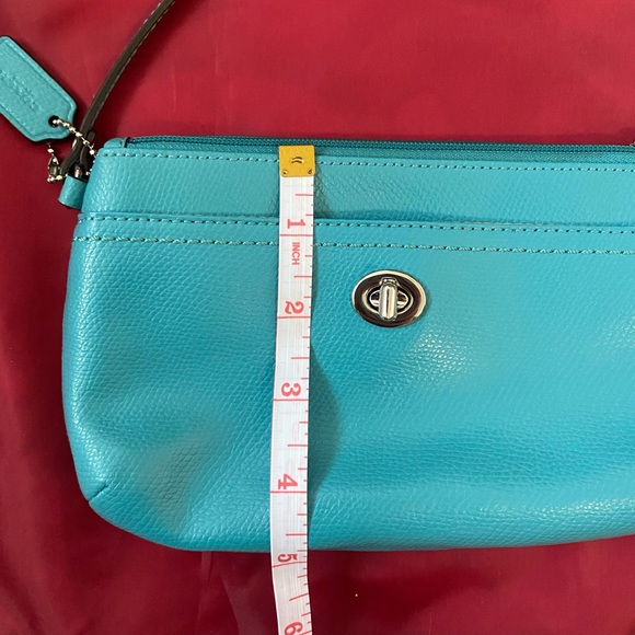 COACH Leather Turn Lock Medium Wristlet F 49472 turquoise - Picture 12 of 13